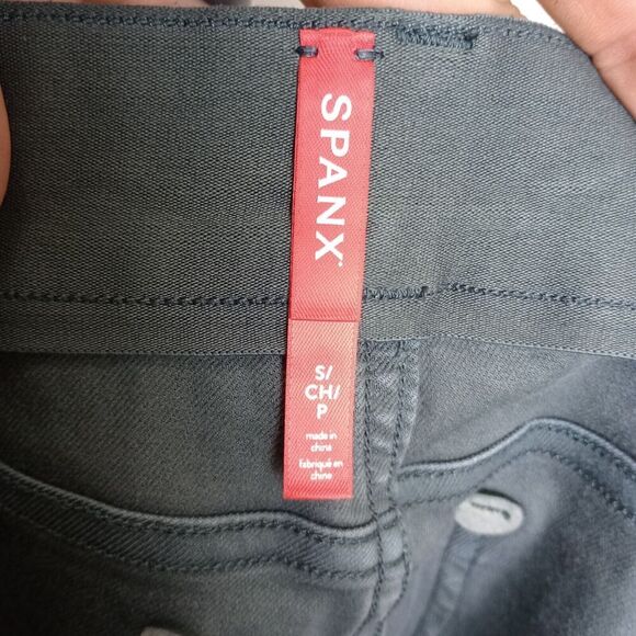 SPANX Shorts Womens Gray Sunshine Pull On 4 Way Stretch Small - Picture 2 of 6